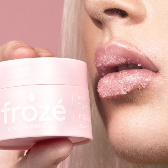Dew of the Gods Frozé Hya Activated Lip Scrub - Picture 2 of 4